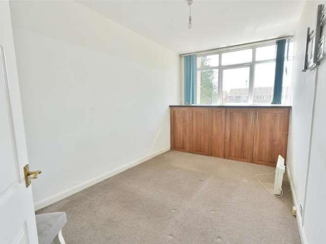 Flat for sale in Slough