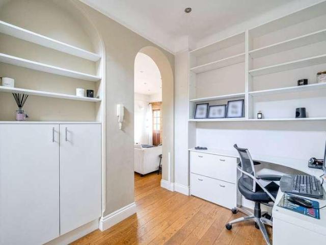 Flat for sale in Royal Borough of Kingston upon Thames, Greater London