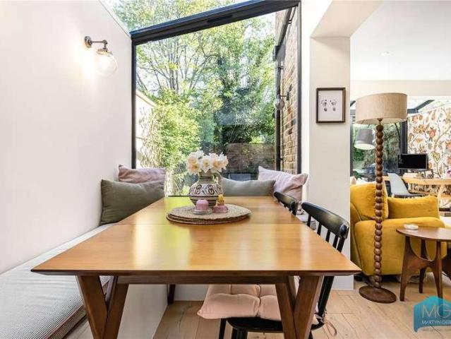 Flat for sale in Archway, Greater London