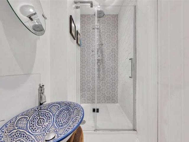 Flat for sale in Kilburn, Greater London