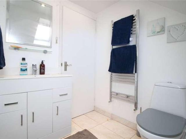Flat for sale in Alton Barnes, Essex
