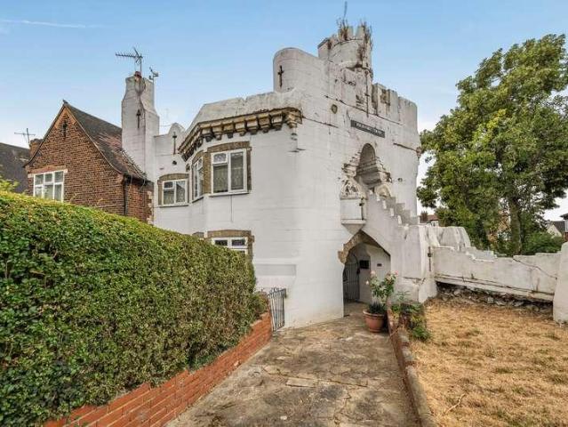 Flat for sale in London Borough of Brent, Greater London