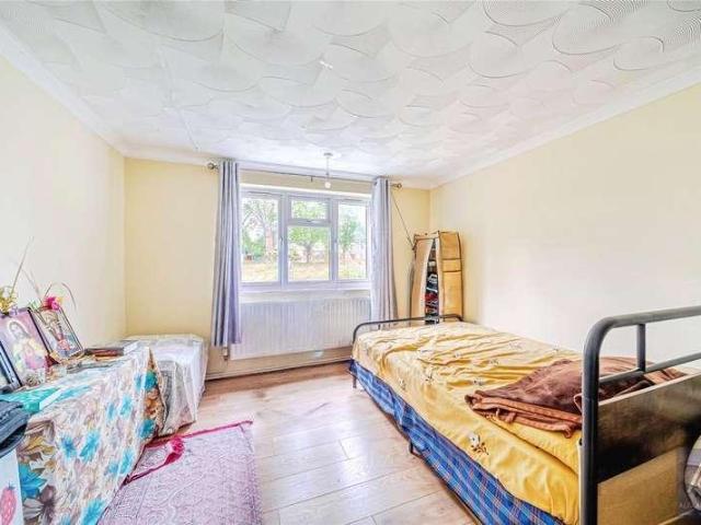 Flat for sale in Buckingham