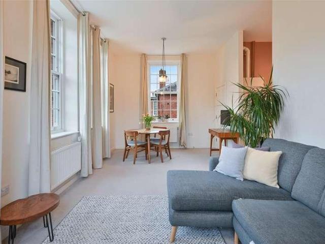 Flat for sale in The Wells, Surrey