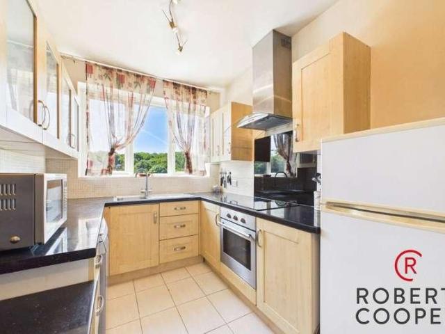 Flat for sale in Eastcote Village, Greater London