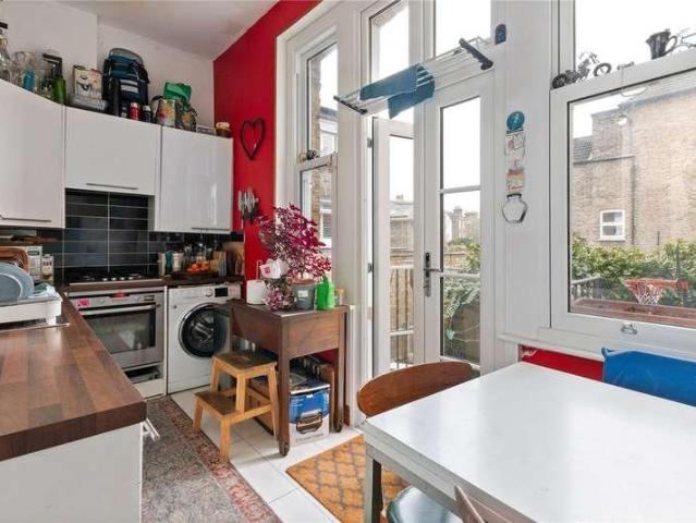 Flat for sale in West Norwood, Greater London