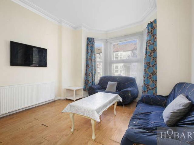 Flat for sale in Duckett's Green, Greater London