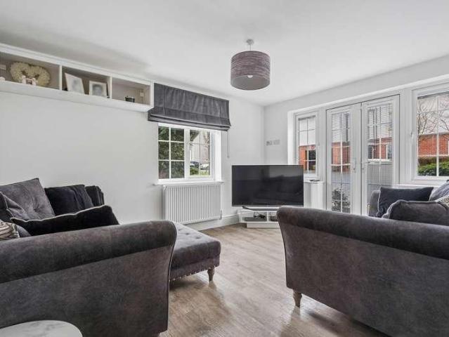 Flat for sale in Chalfont St. Peter, Denham