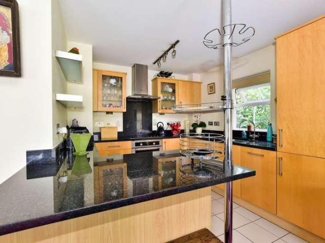 Flat for sale in Farnham Common, Buckinghamshire