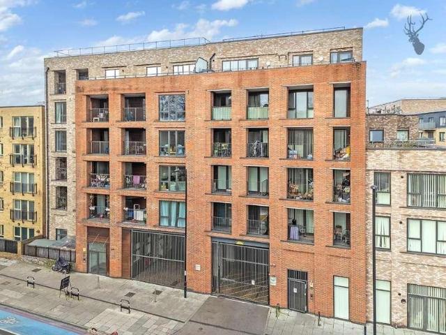 Flat for sale in Bromley-by-Bow, Bow