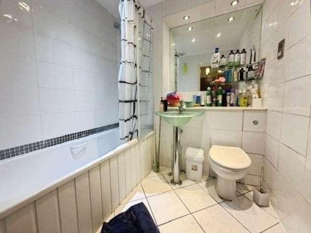 Flat for sale in Hough Green, Two Mills