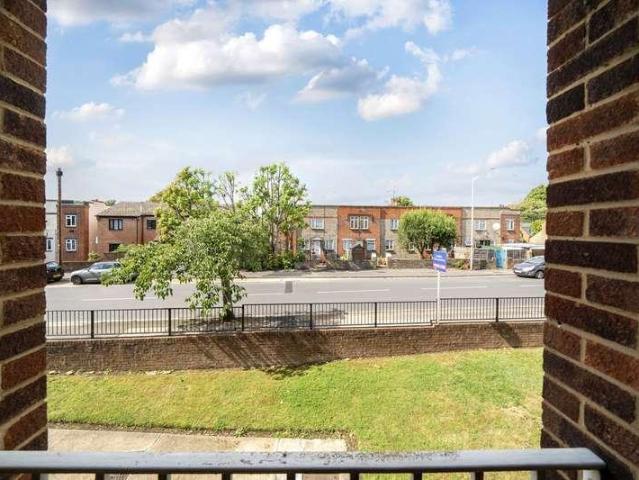 Flat for sale in Greater London
