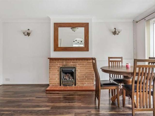 Flat for sale in Caterham Valley, Hillview