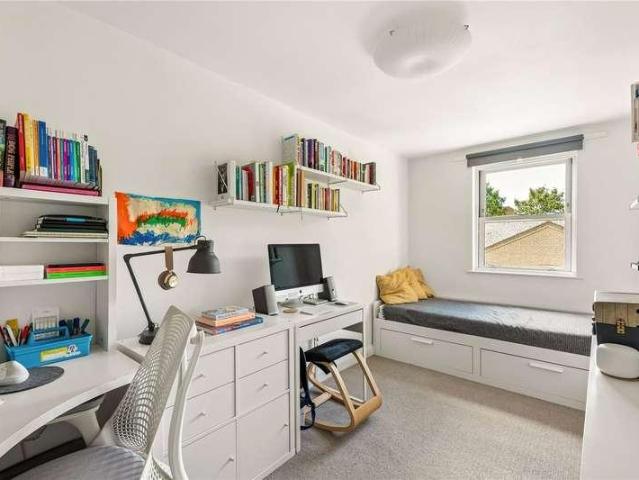 Flat for sale in Stoke Newington, Greater London