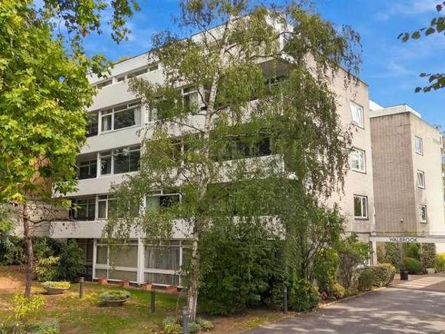 Flat for sale in London Borough of Redbridge, Greater London