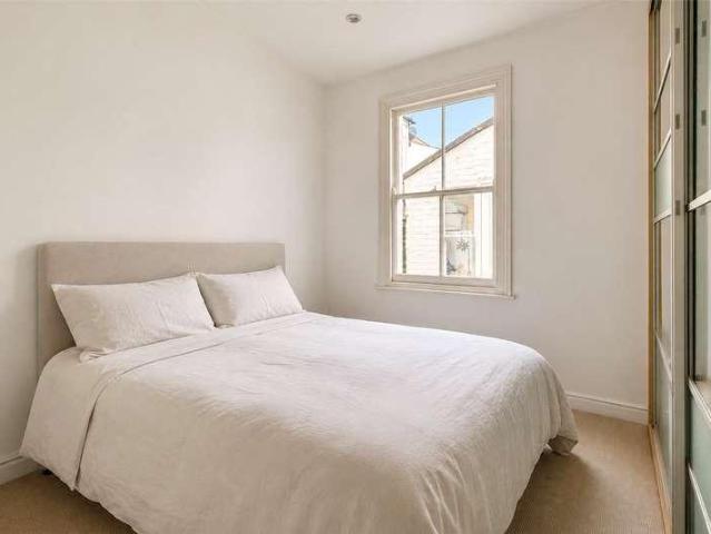 Flat for sale in London Borough of Hammersmith and Fulham, Greater London