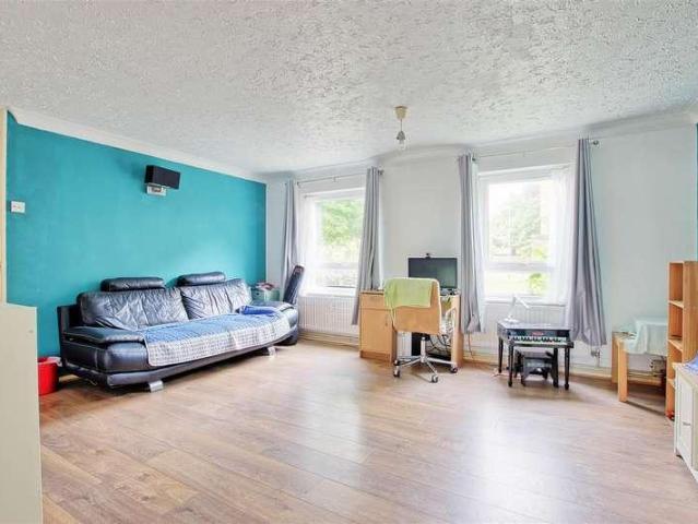 Flat for sale in Arbury, Cambridgeshire