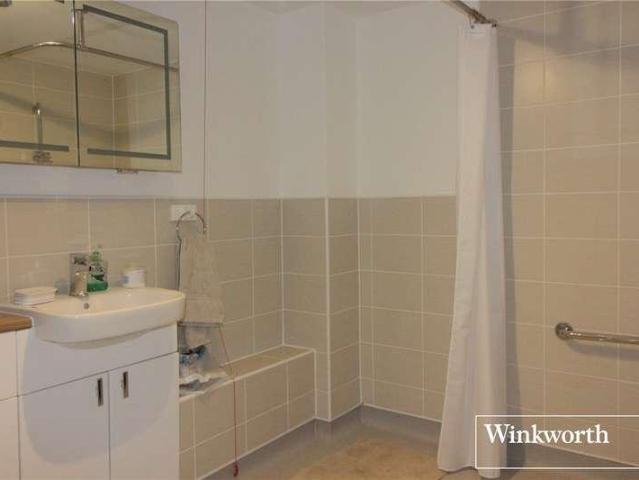 Flat for sale in Elstree and Borehamwood, Borehamwood