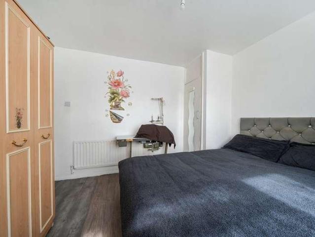 Flat for sale in Castlefield, Cressex