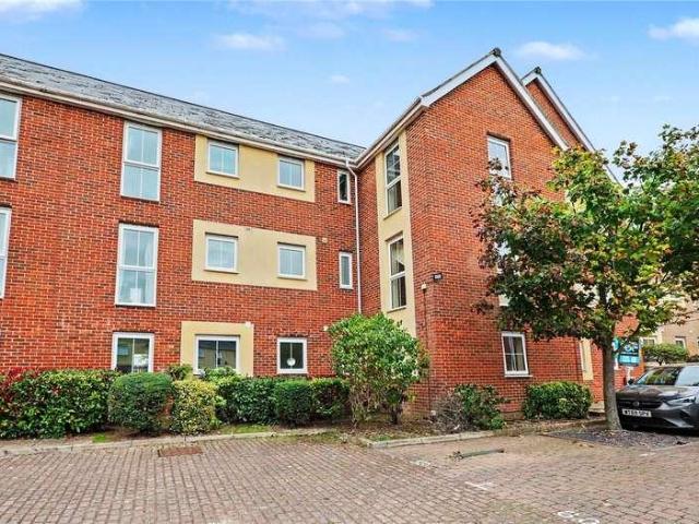 Flat for sale in Queen's Hills, South Norfolk