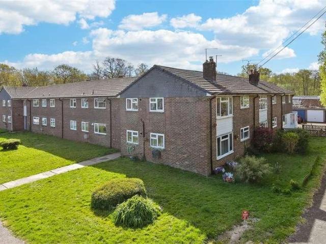 Flat for sale in Arundel, Clapham