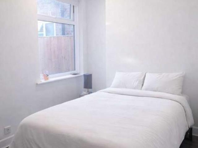Flat for sale in Wealdstone, Greater London