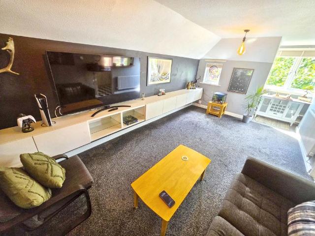 Flat for sale in Oxclose, Washington