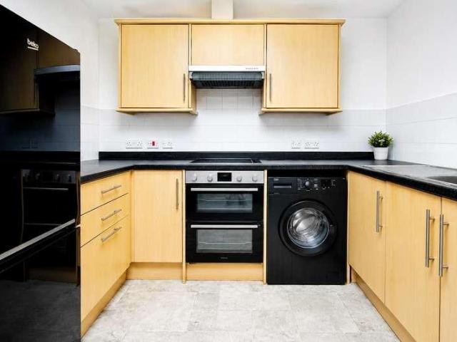 Flat for sale in Highfield, Pouchen End