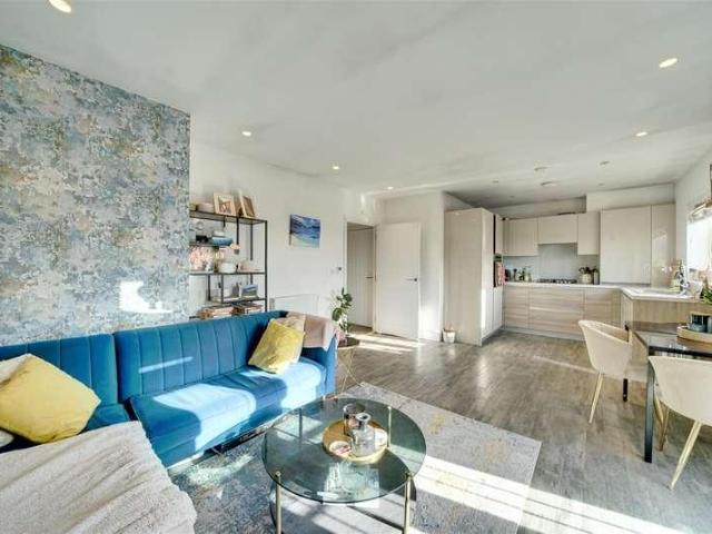 Flat for sale in London Borough of Redbridge, Greater London