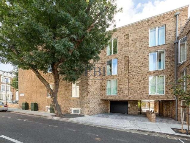 Flat for sale in Brook Green, Greater London