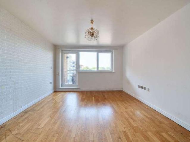Flat for sale in London Borough of Ealing, Hanwell