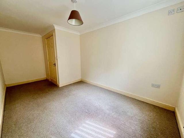 Flat for sale in Grantham, Barholm