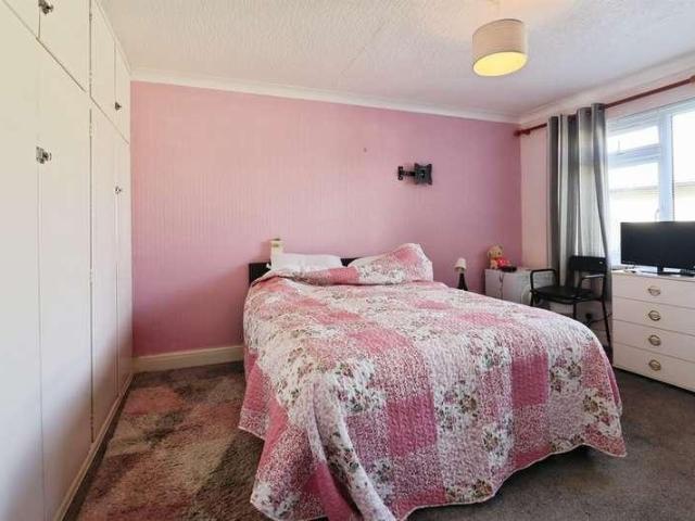 Flat for sale in Sully, Wales