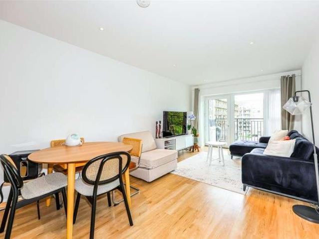 Flat for sale in Colindale, Greater London