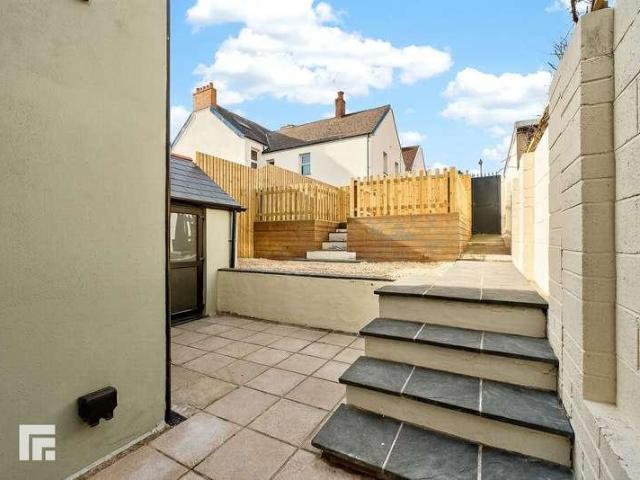 Flat for sale in Barry Island, Barry