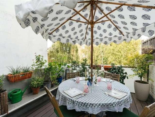 Flat for sale in Barnsbury, Greater London