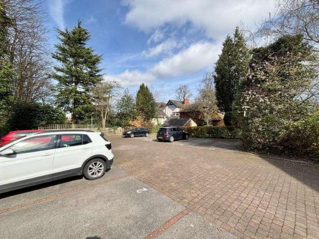 Flat for sale in Heaton Moor, Greater Manchester