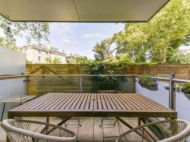 Flat for sale in Belsize Park, Greater London