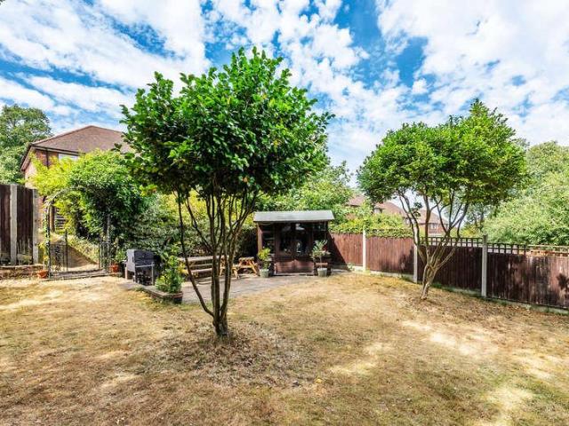Flat for sale in Sevenoaks, The Butts