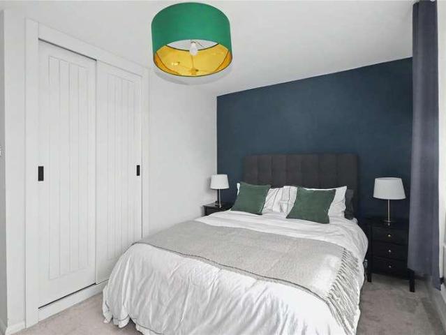 Flat for sale in Horsell, Woking