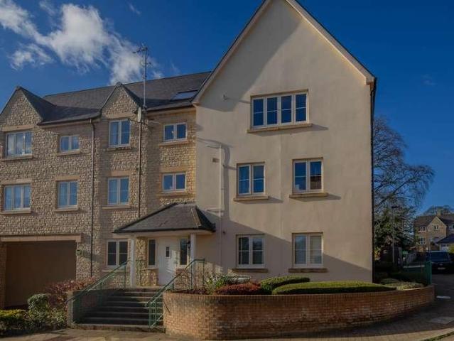Flat for sale in St. Paul Malmesbury Without, Wiltshire