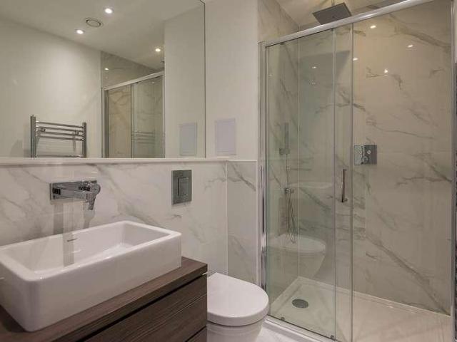 Flat for sale in Brondesbury, Greater London