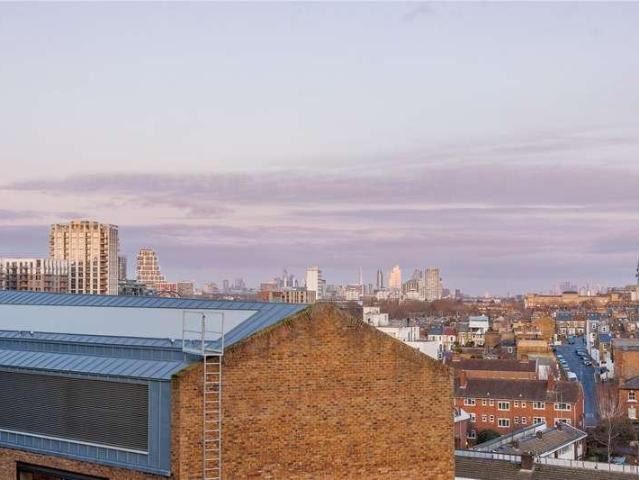 Flat for sale in Wandsworth, Greater London
