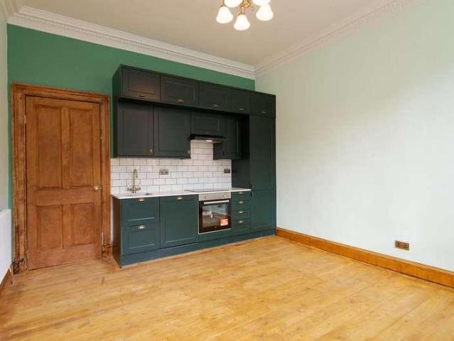 Flat for sale in Glasgow, Waverley Park