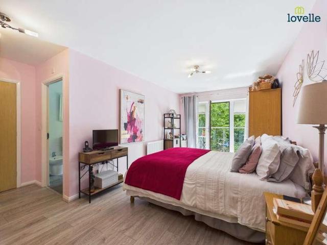 Flat for sale in Lincoln, Ermine