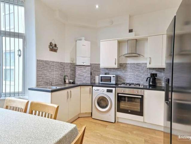 Flat for sale in Goodrington, Livermead