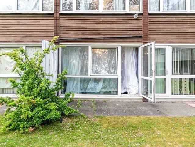 Flat for sale in London Borough of Croydon, Greater London