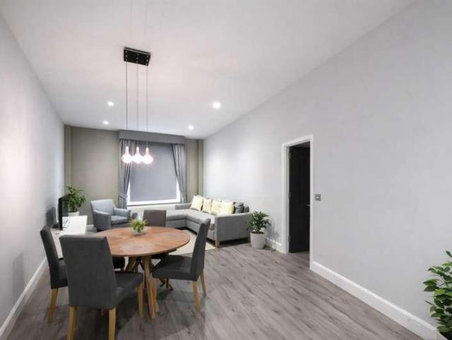 Flat for sale in Calderstones