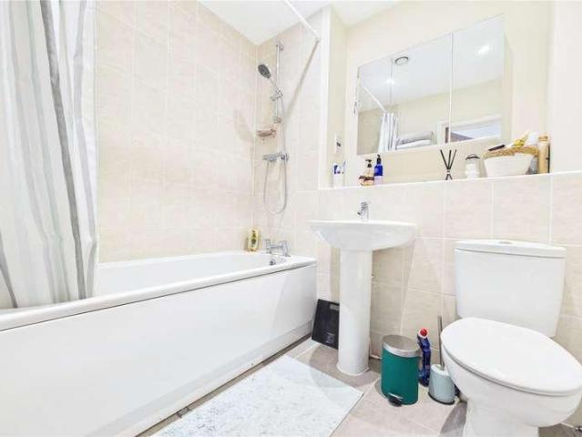 Flat for sale in Holybrook, West Berkshire