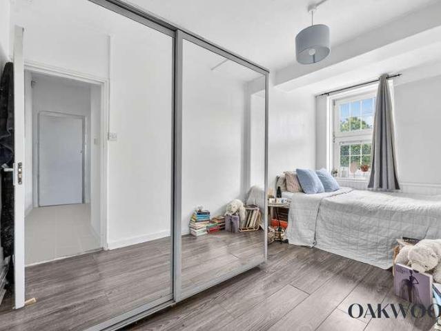 Flat for sale in Stoke Newington, Greater London